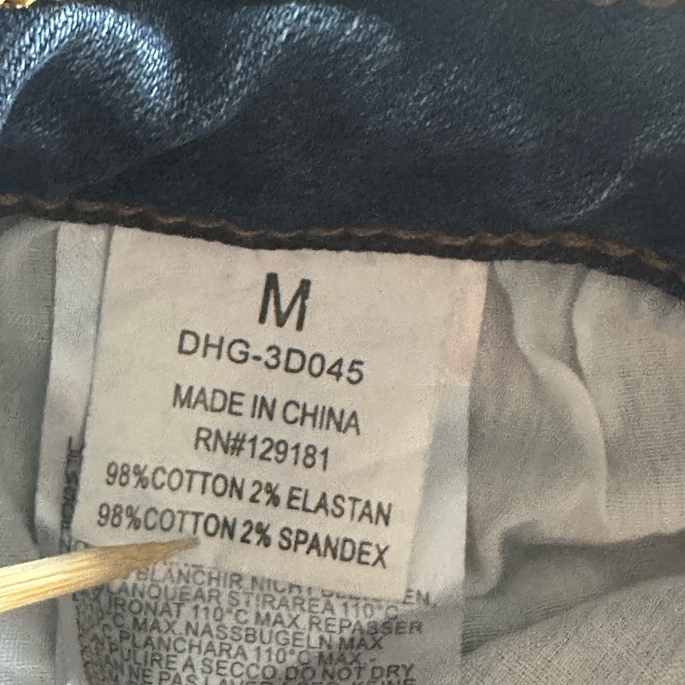 FASHION NOVA WOMAS DISTRESSED DENIM SHORTS SZ MEDIUM 28 - Picture 15 of 15